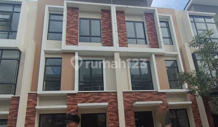 Dijual Rumah 3 Lantai Allogio Gading Serpong Hadap Tenggara - SHM, 2.1M Nego