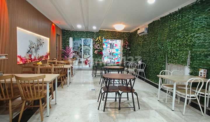 Rumah Komersial Sektor 1 Gading Serpong Disewakan - 2.5 Lantai, 6+1 KT, Full Furnished