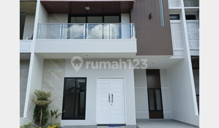 Rumah Baru Lebar 8 Meter di Ringroad Suite Private Residence