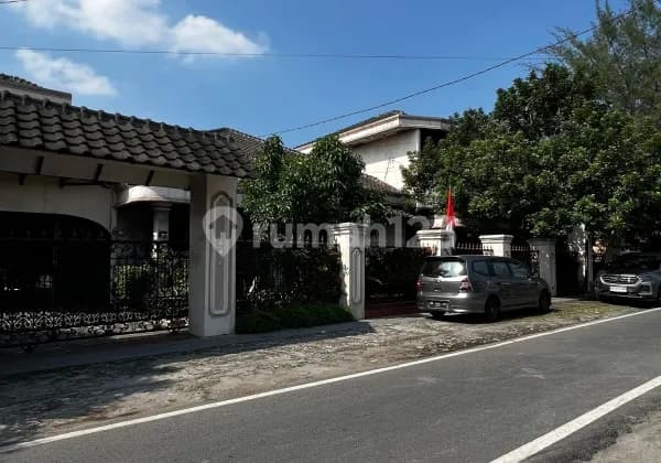 For Sale Building, Land, and Old House in Medan Baru