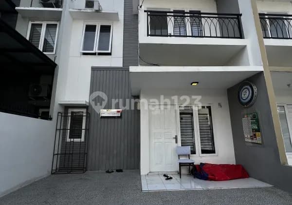 Dijual Rumah Komplek De Villa Siap Huni di Medan Baru