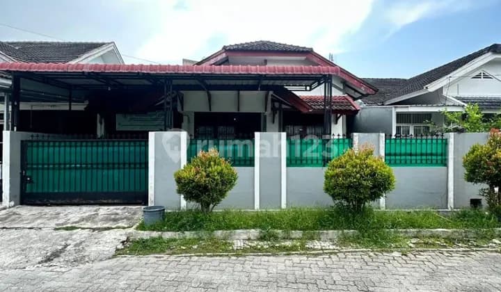 Ready-to-occupy House for Sale in Tasbih 1 Medan