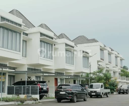 Dijual Rumah Cantik Full Furnish di Komplek Johor SummerVille