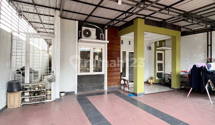 For Sale Ready-to-Live Hook Position House with 4 Bedrooms