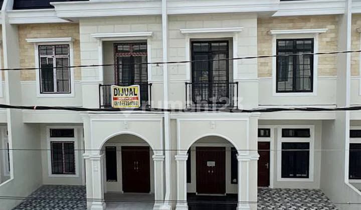 Dijual Rumah Siap Huni dengan 4 Kamar Tidur di Komplek Daerah STM