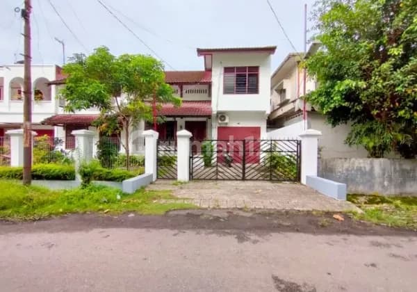 Dijual Rumah Vintage di Daerah Medan Baru 13X20