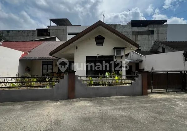 Dijual Rumah Cantik Daerah Glugur 15 X 21 Meter Dekat Jalan Raya