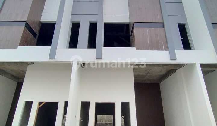 Rumah Komplek Baru Ready di Cemara Houston Pancing