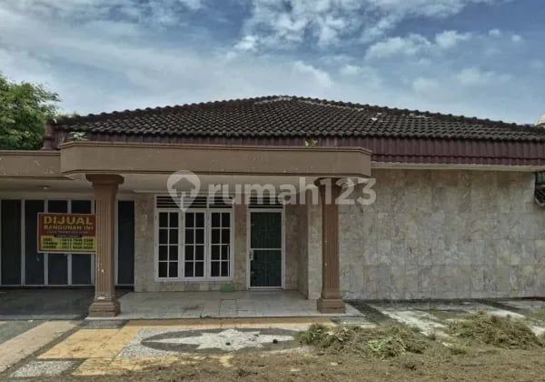 Dijual Rumah dengan halaman Luas Dekat UISU