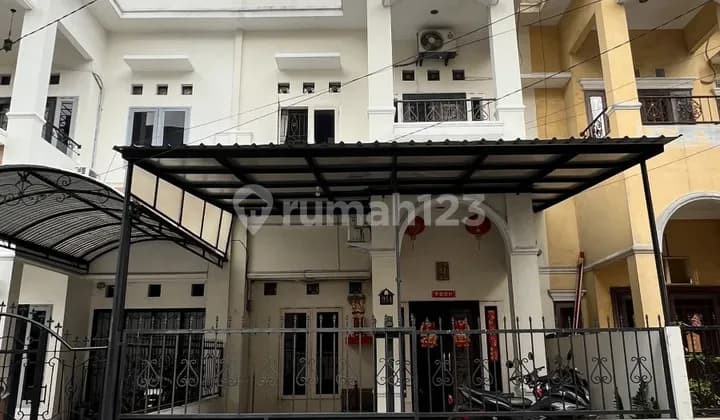 Dijual Rumah Komplek 2 Lantai Cakep Daerah Krakatau