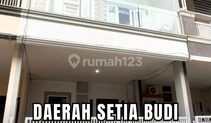 Rumah Komplek di Setia Budi Ada Sisa Halaman Belakang Luas