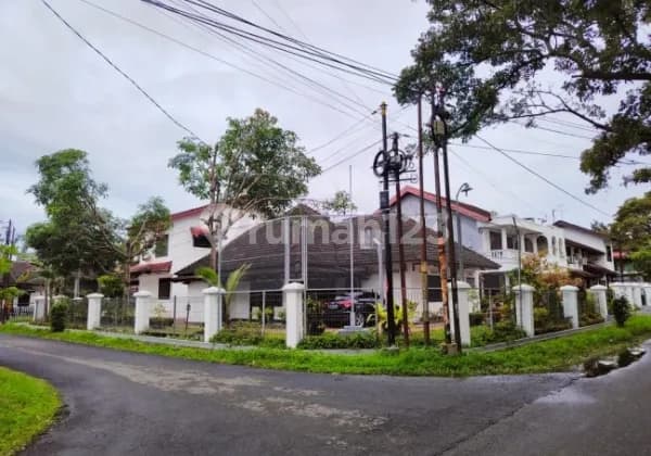 For Sale Large House Hook Position in Medan Baru