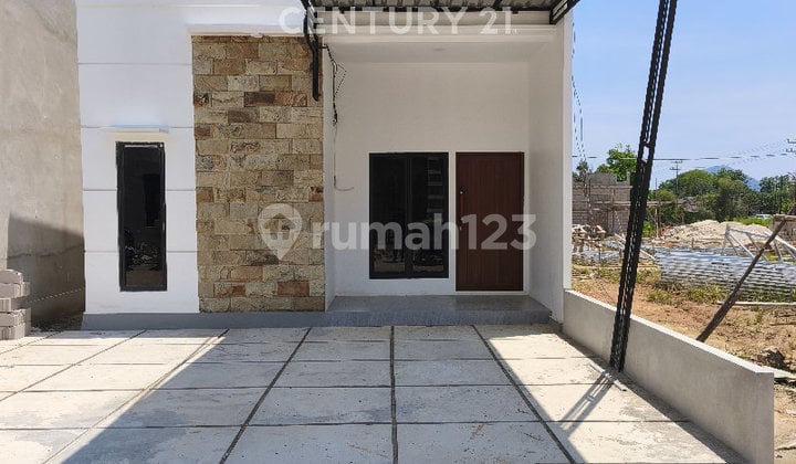 Minimalist Cluster Golden Roban Mas2, Singkawang City
