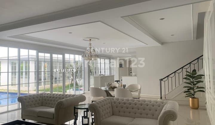 Luxury House in Tatar Rambut Kasih With American Classic Style in KBP Bandung