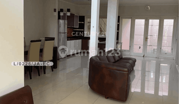 Rumah Semi Furnished Strategis di Kota Baru Parahyangan Bandung