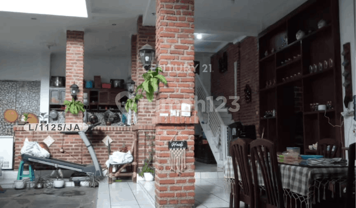 Vintage 3-Story Semi-Furnished House Strategically Located in Central Cimahi