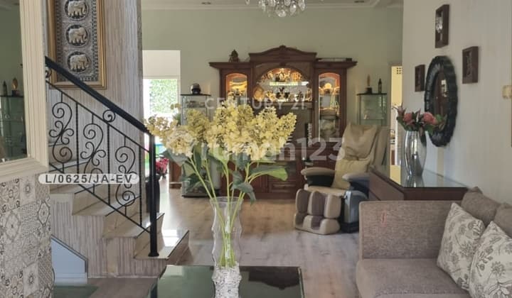 Rumah Bagus 2 Lantai Siap Huni SHM Di Kota Baru Parahyangan