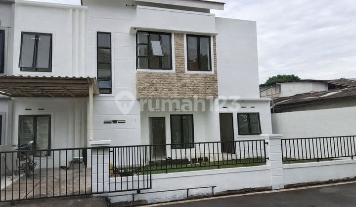 Rumah Dalam Cluster di Dekat Bintaro Jaya Xchange Mall