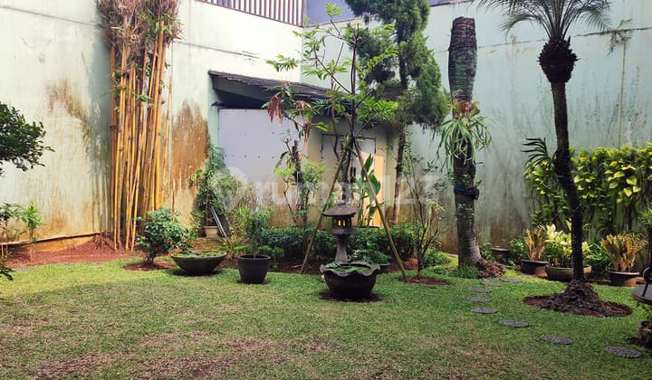 3-Story Luxury House in Vermont Parkland BSD, Furnished with Bonus Spa Room.