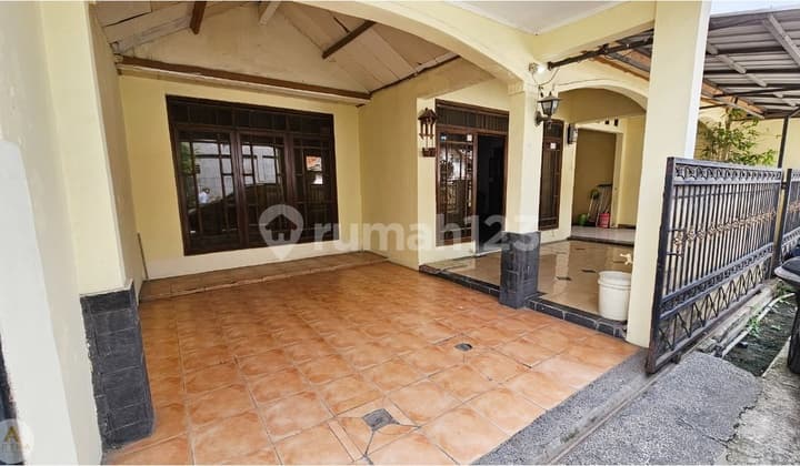 Rumah Siap Huni 3 Lantai Di Komplek Kota Baru Cibaduyut