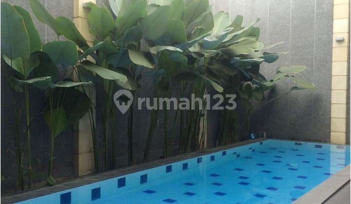 Luxury House with Swimming Pool Near Cimahi City Hall Square