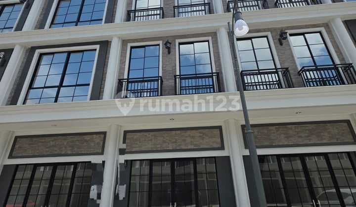 Disewakan Ruko di Pik2 3 Lantai