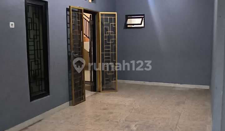 Termurah Disewakan Rumahcatalina, Gsluas : 6 X 12 M²- 2 Lantai- Kamar Tidur 3- Kamar Mandi 2- Ac 1 Unit- Carport bisa 2 Mobil- Kosongan- Jalan Dpn Kecilharga Sewa 39Jt/Thndeposit Sewa : 2,5Jt