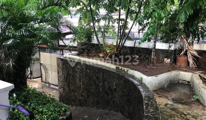 Semi Basement House Suitable for Fabric Store-Restaurant-Cafe-Office Business