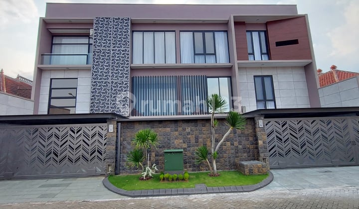 DiJual Rumah Mewah Full Furnish Baru Gress di Istana Dieng Malang