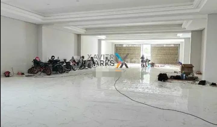 Disewakan/ Dijual Ruang Usaha Baru di Poros Jalan A.Yani Blimbing Malang