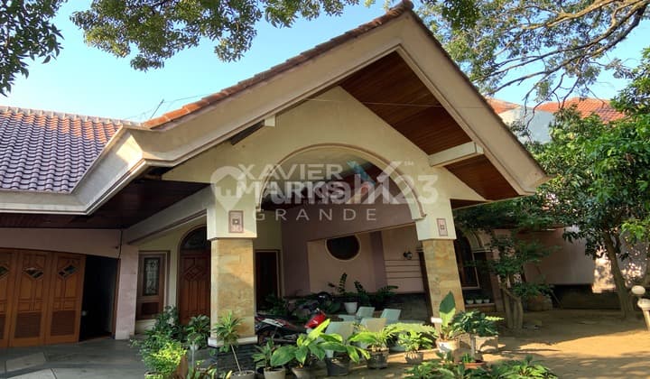 For Sale Spacious House in the City Center on Jalan Gunung-gunung, Malang