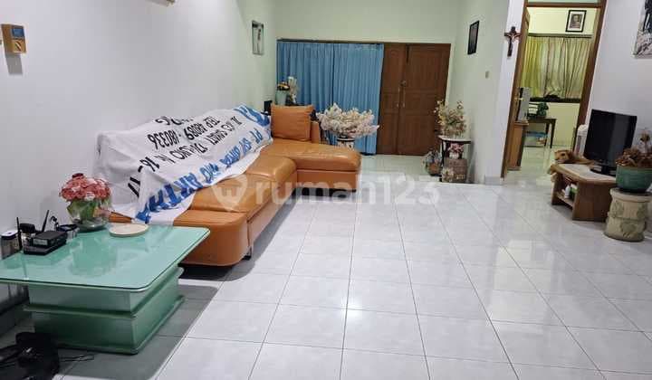 Rumah, 1 Lantai, SHM Nyaman Bebas Banjir di Taman Holis Indah 1