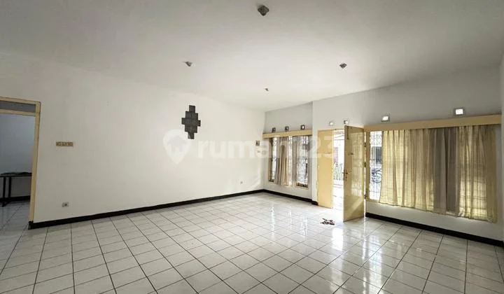 Rumah Bagus Murah Terawat SHM Nyaman Strategis di Sayap Pajajaran