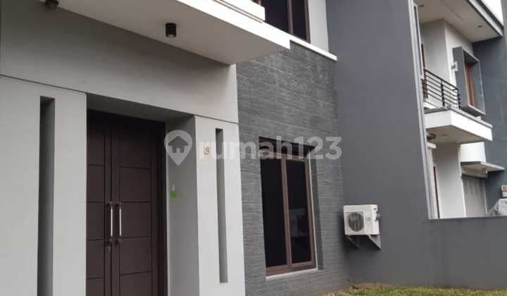 Rumah Mewah Murah Bagus cantik SHM Singgasana Pradana, Bandung