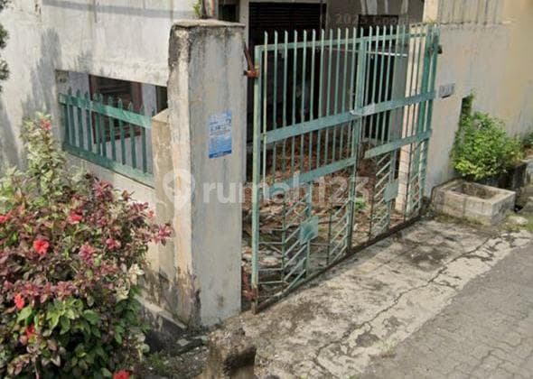 House needs renovation in the city center near Loyola.