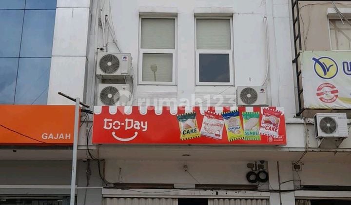 3-Story Shop House on a Strategic Road 3-Story Shop House on a Strategic Road