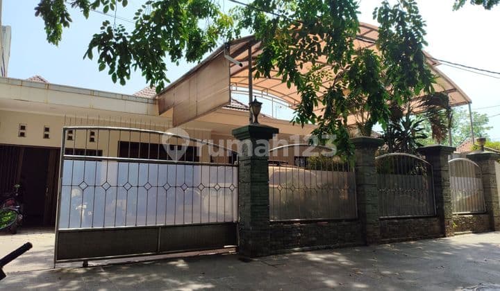 2-Story House by the Main Road in the City Center