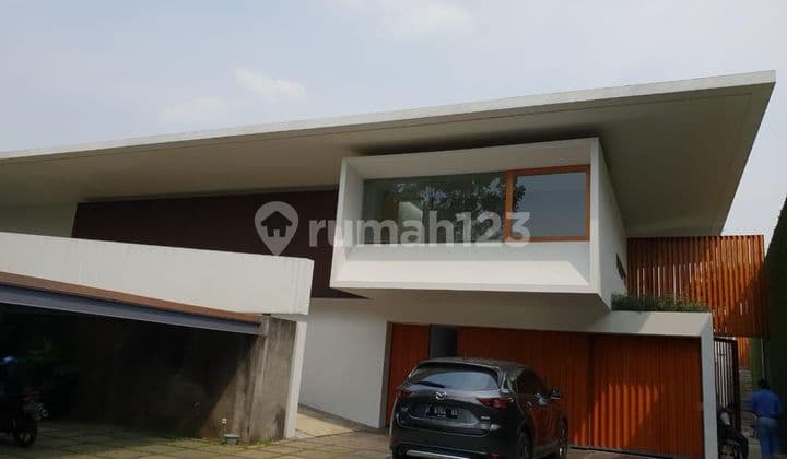 Rumah mewah full furnished dan ada kolam renangnya