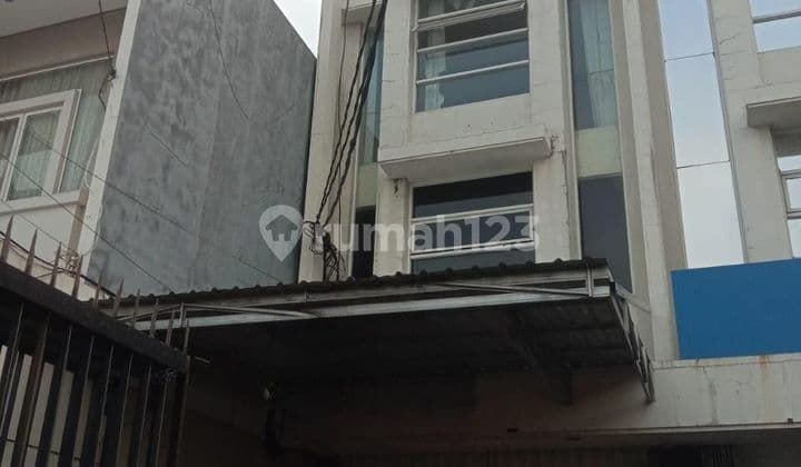 For Rent 3-Story Shop House Suitable for Office in Downtown Semarang