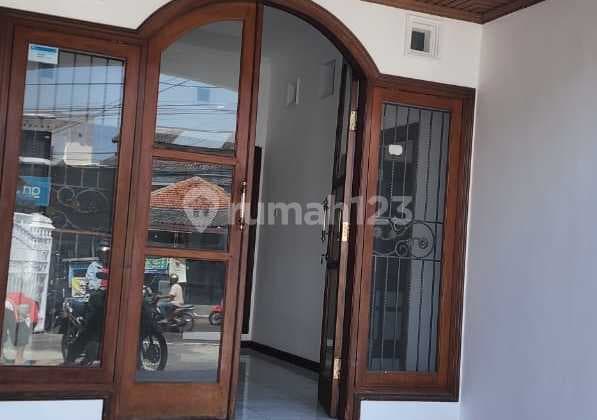 Rumah 1 Lantai Di Pinggir Jalan Raya Yg Strategis