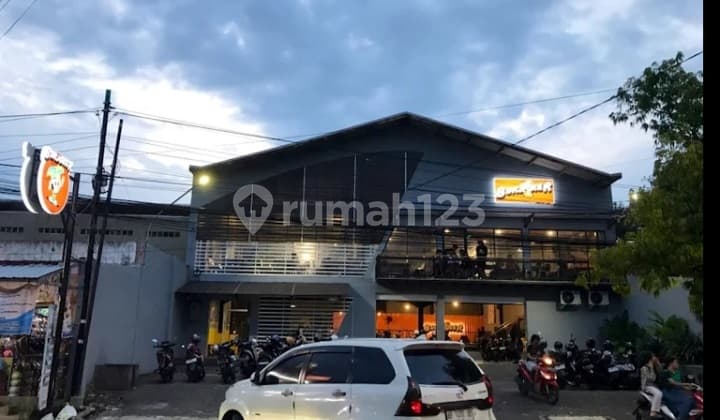 Ruang Usaha / Gudang Siap Pakai Di Pinggir Jalan Raya Yg Strategis Dan Ramai