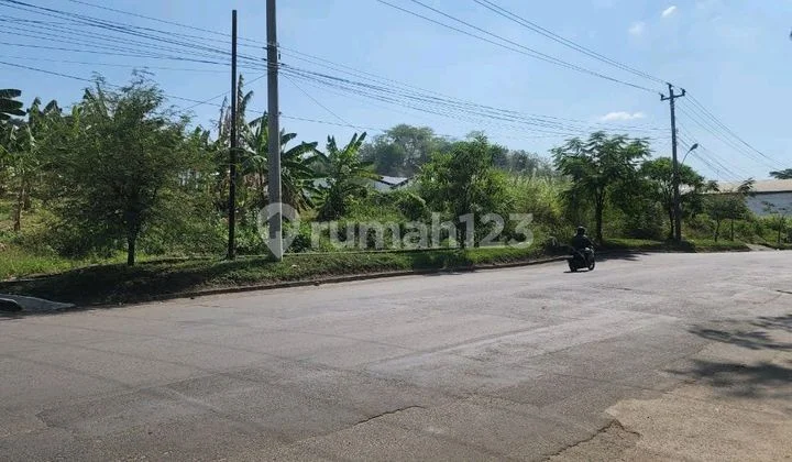 Tanah Besar dan Luas di Gatot Subroto Tanah Besar dan Luas di Gatot Subroto