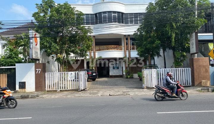 Rumah / Ruang Usaha 3 Lantai Cocok Utk Kantor dan Usaha Dgn Parkiran Luas dan Akses Simpangan Mobil Lancar Daerah Gajah Mungkur