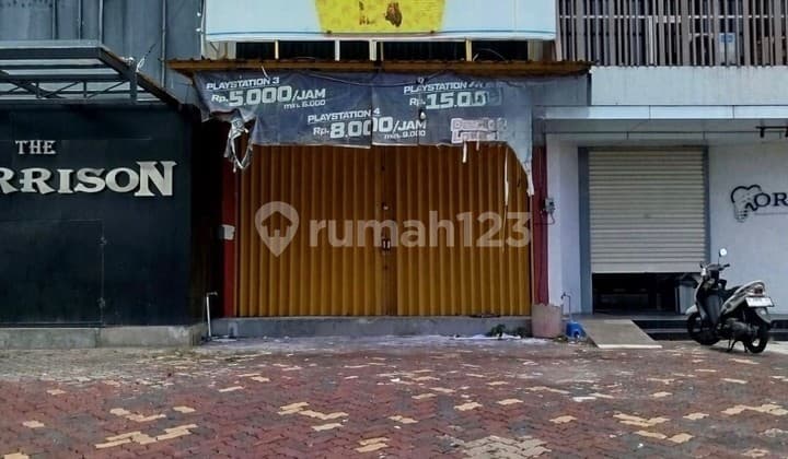 Good Ready-to-Use Shophouse Near University and Residential Area on Main Road in Tembalang Area
