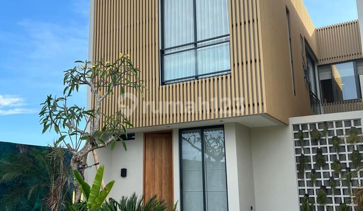 Villa Modern Minimalist Strategically Located Near the Beach