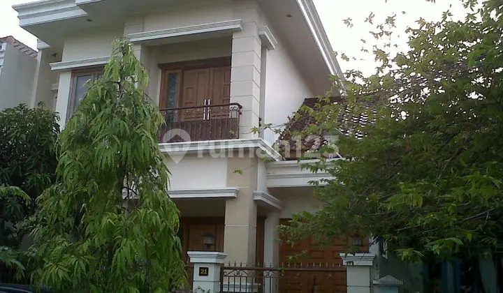 Dijual Rumah 2 Lantai Siap Huni !