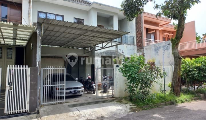 RUMAH MODERN MINIMALIS NYAMAN 2 LANTAI DI KOMPLEK PASADENA