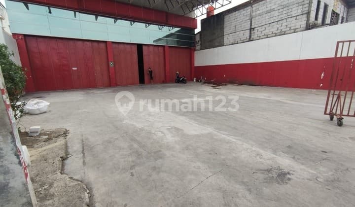 Ex Showroom Warehouse in West Bekasi