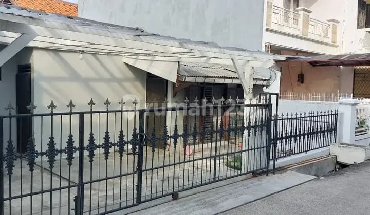 Rumah 1 Lantai di Kelapa Gading - Pinggir Jalan Carport 2 Mobil