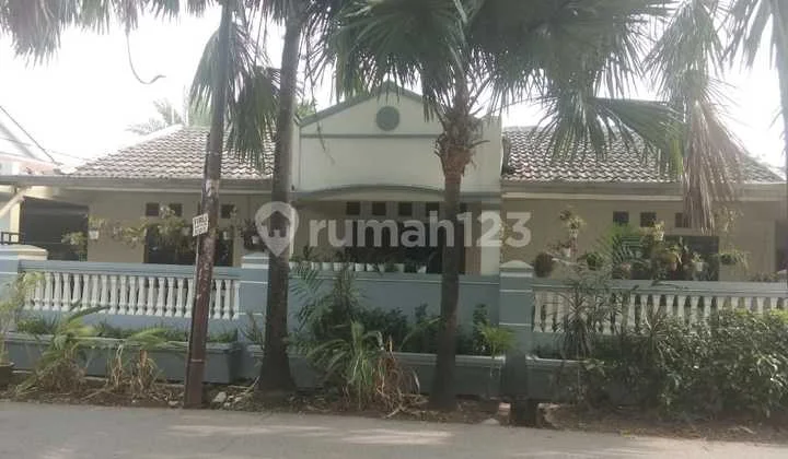 Rumah dengan Tanah Luas Lokasi Strategis Cocok untuk Usaha di Taman Narogong Bekasi